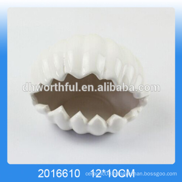 White sea shell shaped ceramic decorative ashtrays